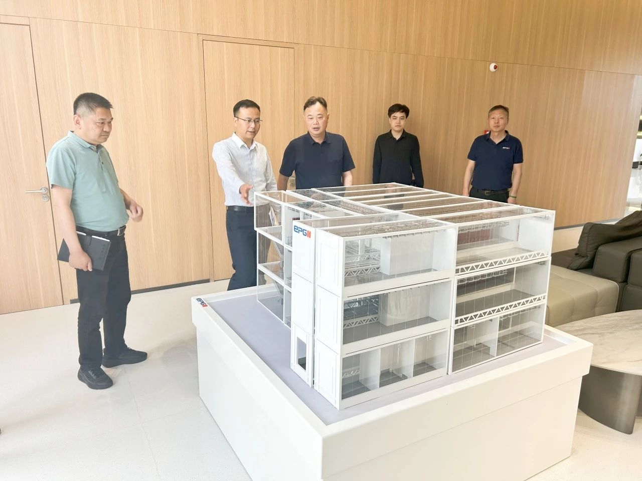 Jinshan District Taxation Bureau went to Yipuji for research to help enterprises develop in compliance and efficiency